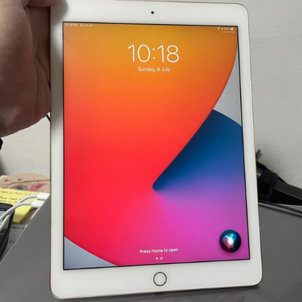 Apple 2nd Gen iPad Air 9.7" 16 GB Gold