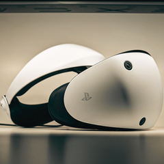 VR Headsets & Wearable Tech