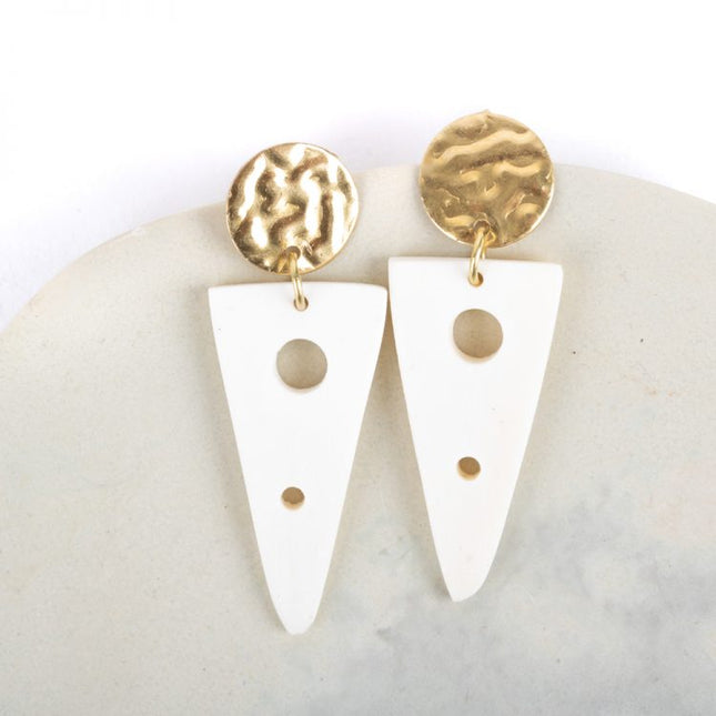 white disc stud earrings