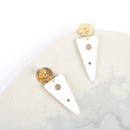 white disc stud earrings