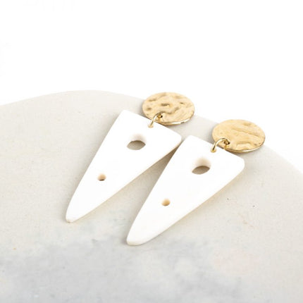 white disc stud earrings