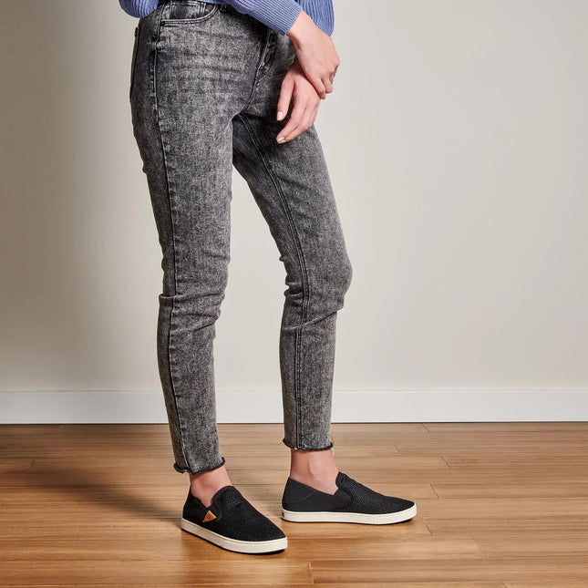 olukai pehuea womans black 6