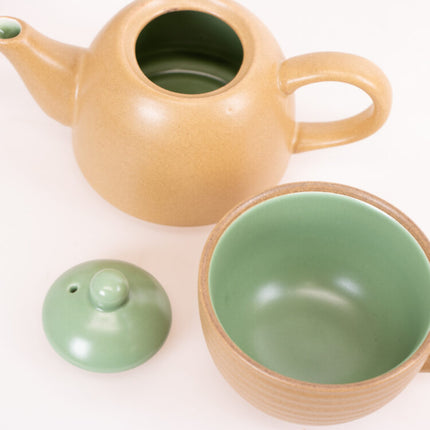 green pond teapot w cup