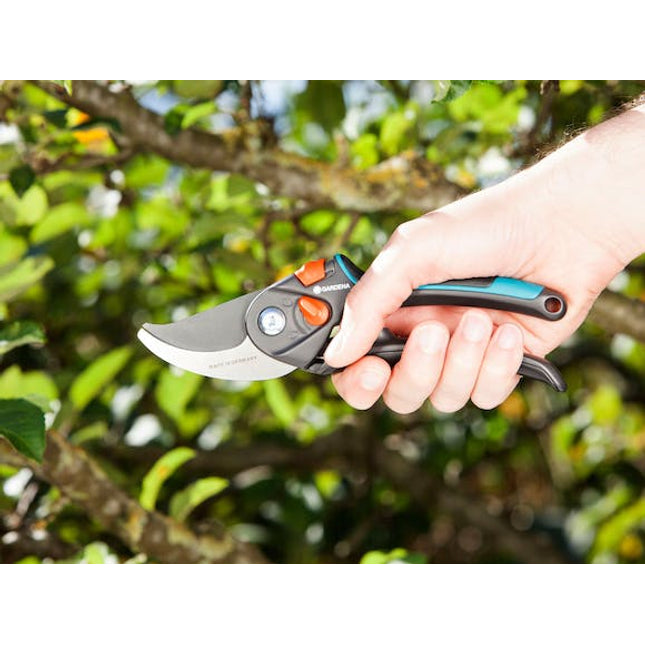 gardena comfort bypass secateurs integrated spring