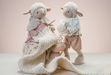 dylis lamb 35 cm