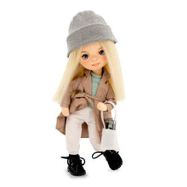 sweet sisters mia in a beige trench coat