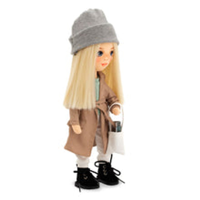 sweet sisters mia in a beige trench coat